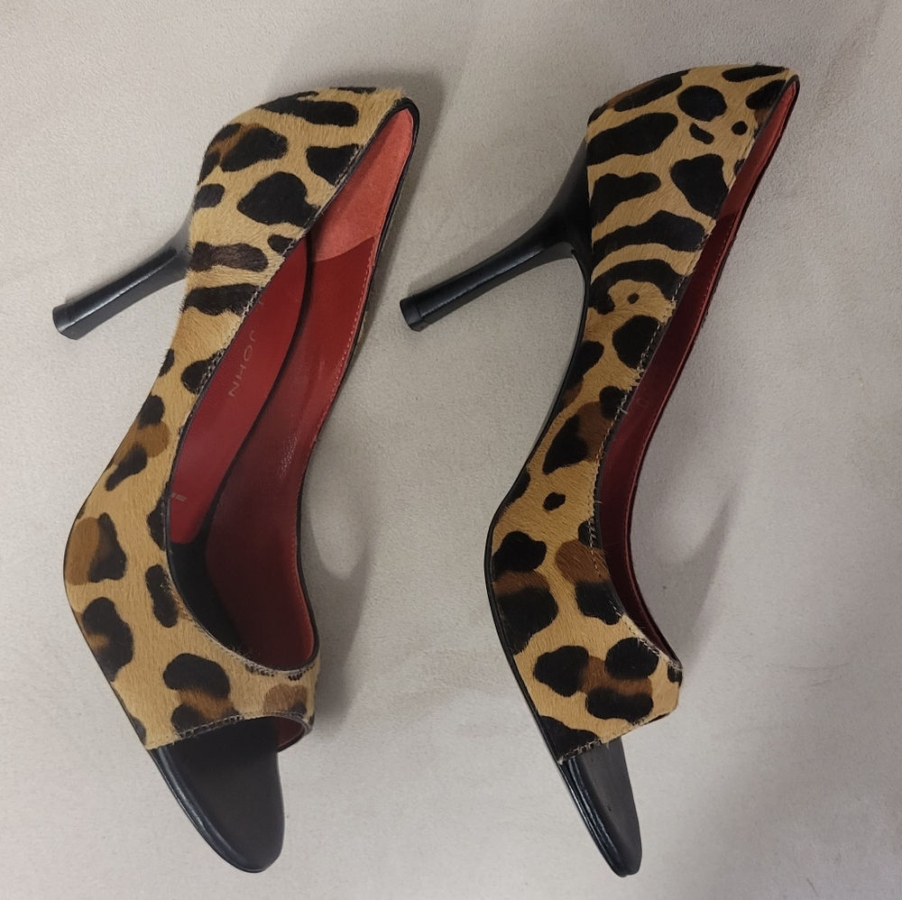 St. Johns Tiger Print Women's Shoes, Never Worn, Size 7 1/2B - Picture 5 of 5
